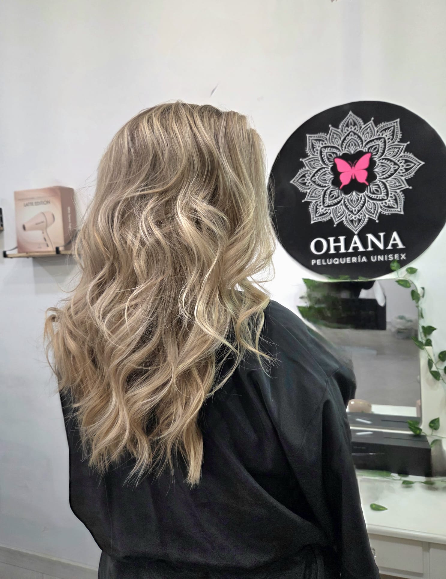 Sesión de estilismo en el salón OHANA